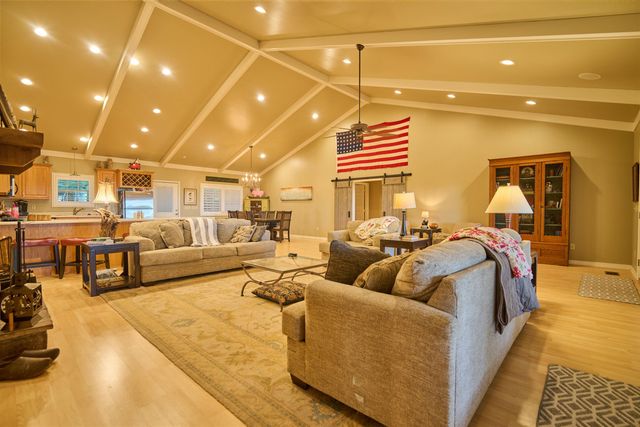 4 Kee Trl, Hardy, AR 72529