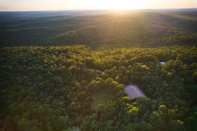 4 Kee Trl, Hardy, AR 72529