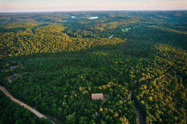 4 Kee Trl, Hardy, AR 72529