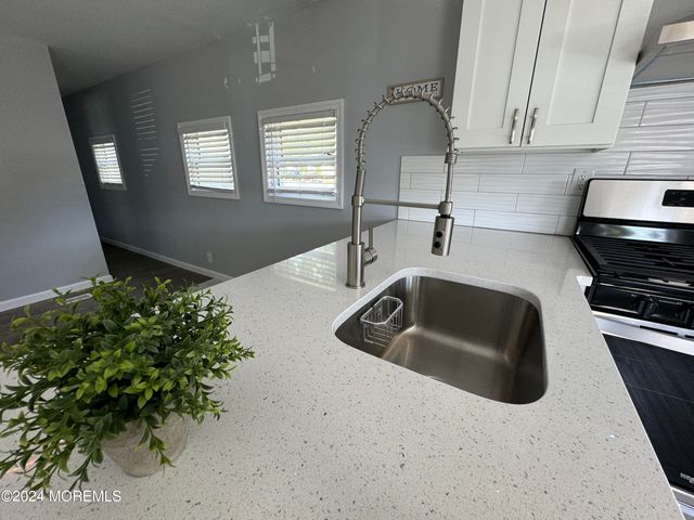422 4th Street, Jackson, NJ 08527