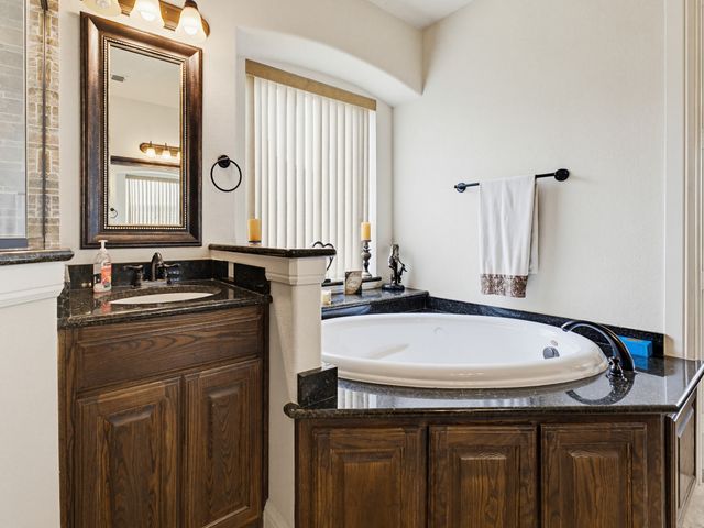 7315 Vienta Point, Grand Prairie, TX 75054