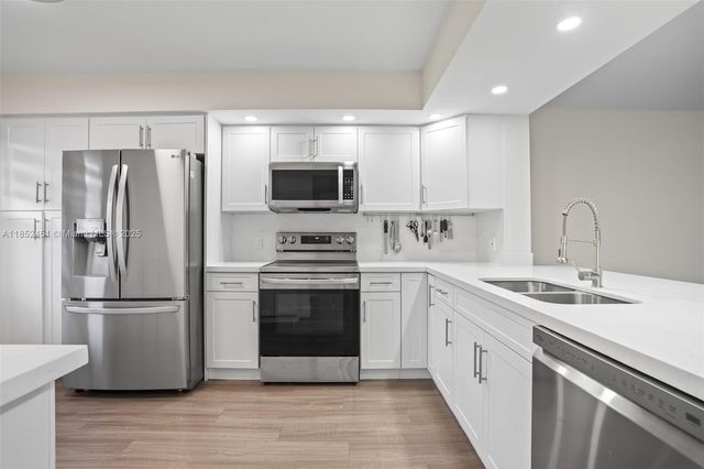 571 SW 141st Ave 205N, Pembroke Pines, FL 33027