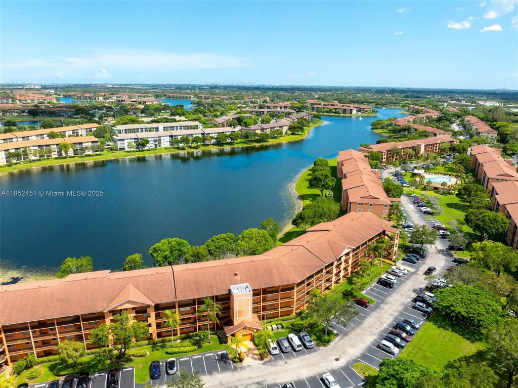 571 SW 141st Ave 205N, Pembroke Pines, FL 33027