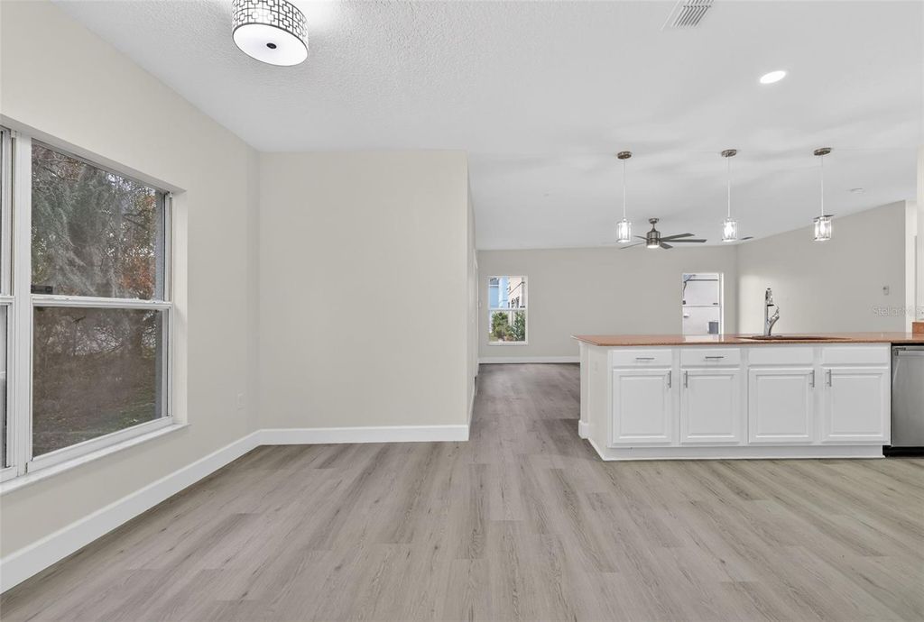 Image 15 of property listing at 402 BIG SIOUX COURT, Kissimmee, FL 34759