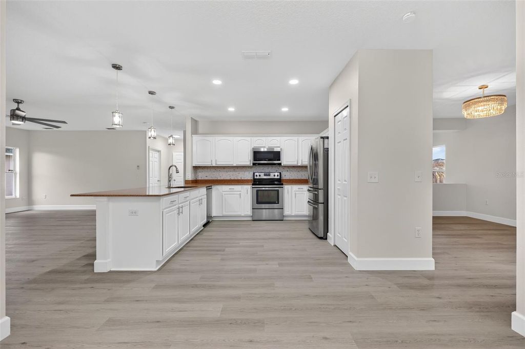 Image 16 of property listing at 402 BIG SIOUX COURT, Kissimmee, FL 34759