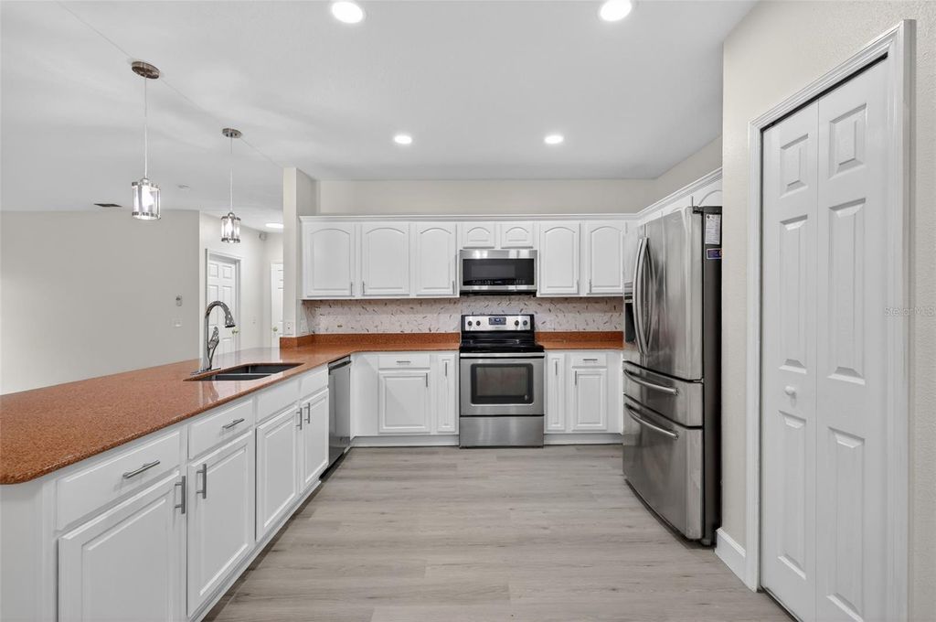 Image 19 of property listing at 402 BIG SIOUX COURT, Kissimmee, FL 34759