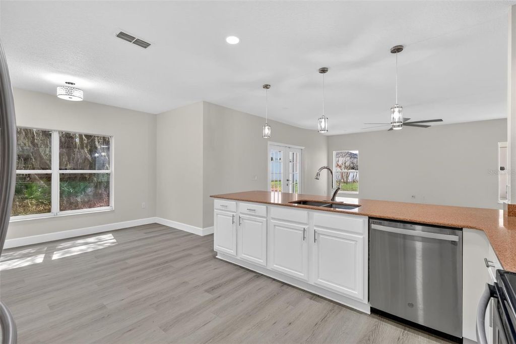 Image 20 of property listing at 402 BIG SIOUX COURT, Kissimmee, FL 34759