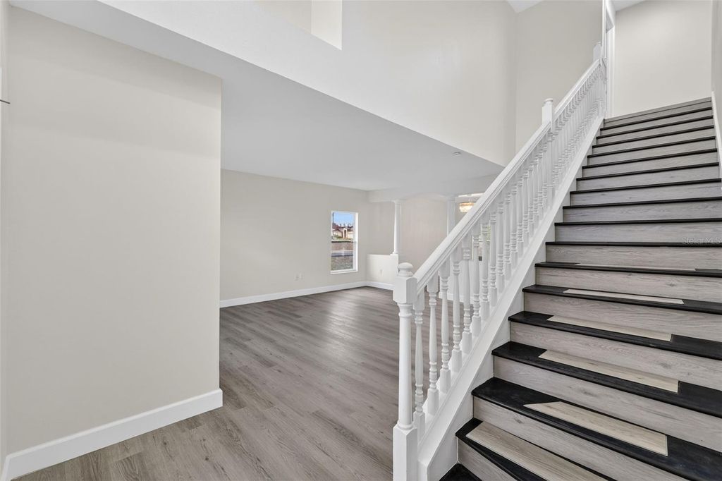 Image 8 of property listing at 402 BIG SIOUX COURT, Kissimmee, FL 34759