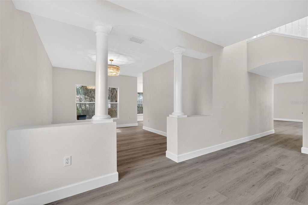 Image 10 of property listing at 402 BIG SIOUX COURT, Kissimmee, FL 34759