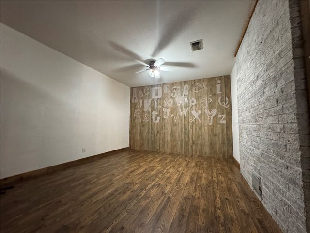 176 CR 45080, Powderly, TX 75473