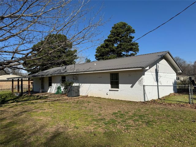 176 CR 45080, Powderly, TX 75473