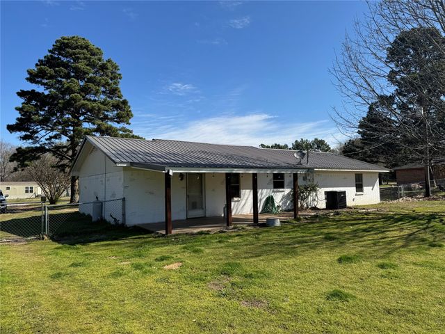 176 CR 45080, Powderly, TX 75473
