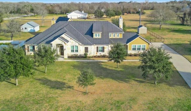 8608 Cottonwood Street, Sealy, TX 77474