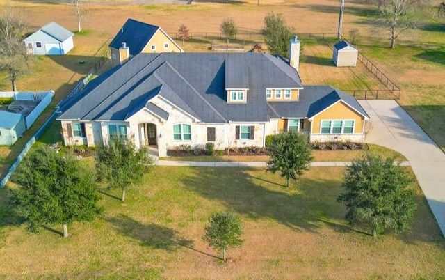 8608 Cottonwood Street, Sealy, TX 77474