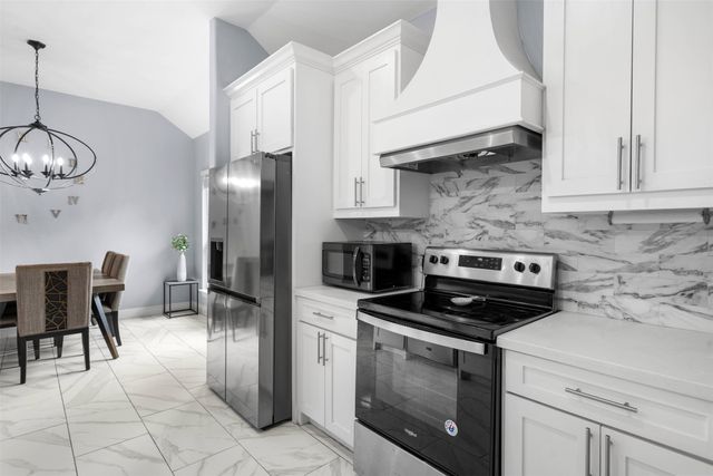 339 S Stewart Avenue, Lancaster, TX 75146
