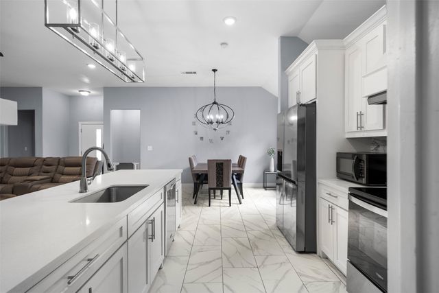 339 S Stewart Avenue, Lancaster, TX 75146