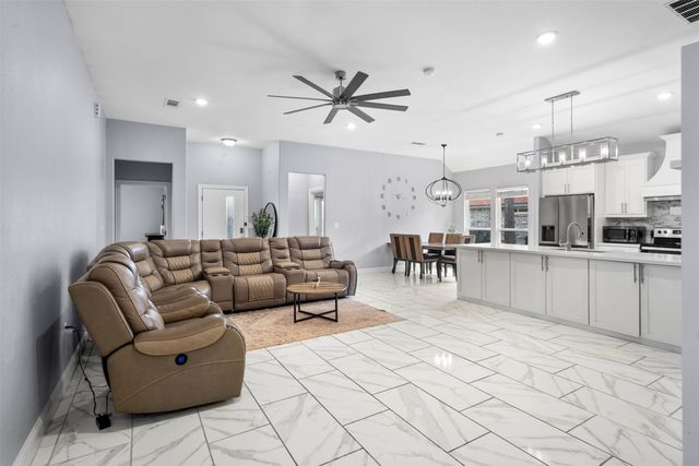 339 S Stewart Avenue, Lancaster, TX 75146
