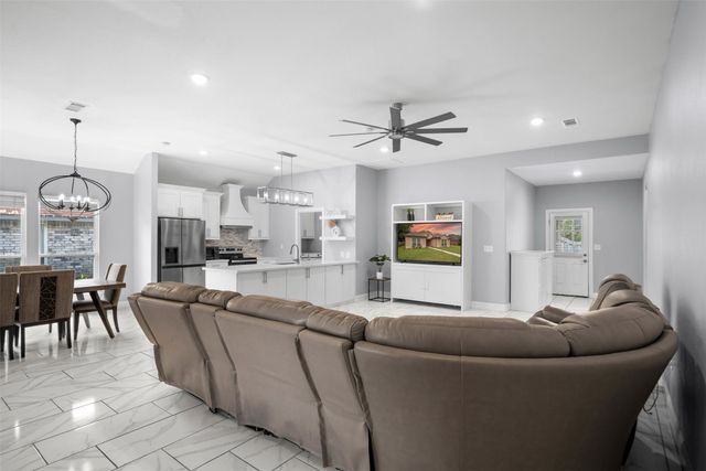 339 S Stewart Avenue, Lancaster, TX 75146