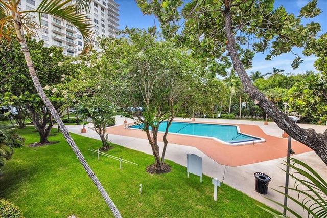 2851 NE 183rd St 1903E, Aventura, FL 33160