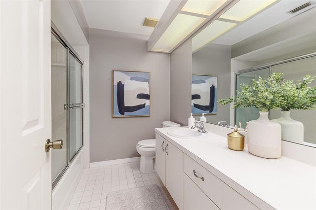 6308 N QUEENSWAY DRIVE, Temple Terrace, FL 33617