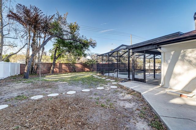 6308 N QUEENSWAY DRIVE, Temple Terrace, FL 33617