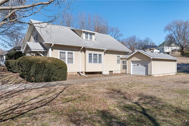 910 Savannah Street, Mound City, MO 64470