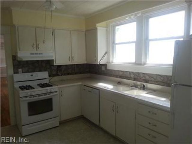 141 W Ocean AVE, Norfolk, VA 23503