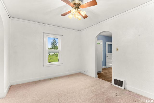 581 ROOSEVELT Street, Creve Coeur, IL 61610