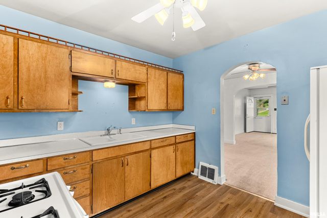 581 ROOSEVELT Street, Creve Coeur, IL 61610