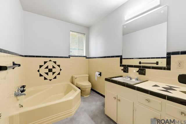 780 Sherwood Forest Blvd, Baton Rouge, LA 70815