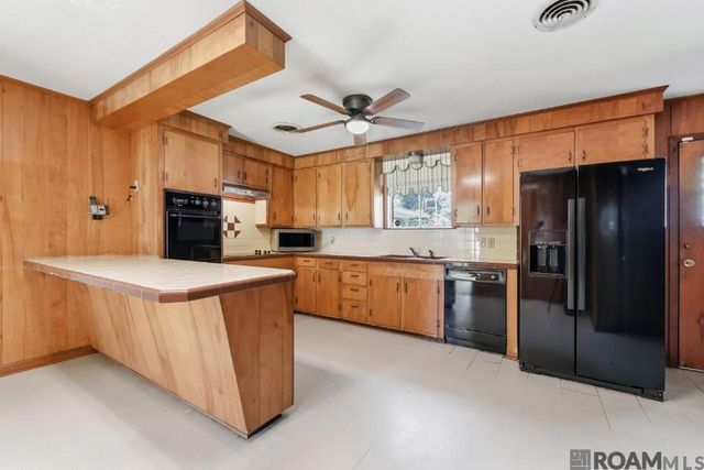 780 Sherwood Forest Blvd, Baton Rouge, LA 70815