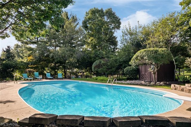 2317 Raintree Street NE, Canton, OH 44705