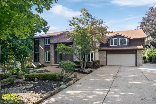 2317 Raintree Street NE, Canton, OH 44705