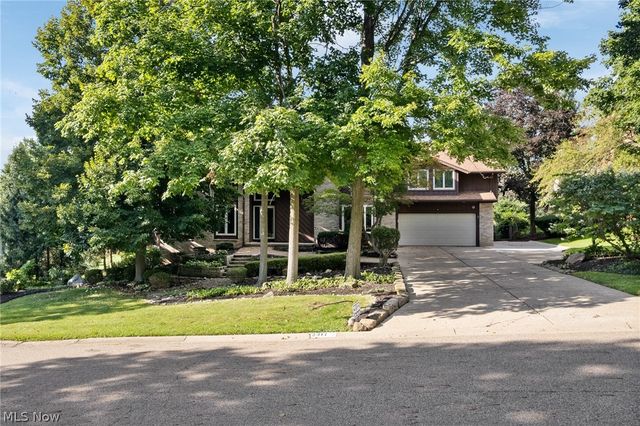 2317 Raintree Street NE, Canton, OH 44705