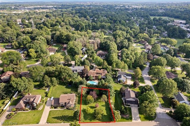 2317 Raintree Street NE, Canton, OH 44705