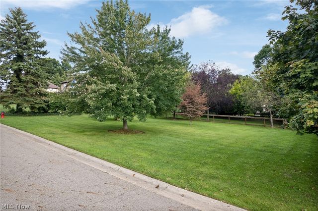 2317 Raintree Street NE, Canton, OH 44705