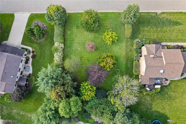 2317 Raintree Street NE, Canton, OH 44705