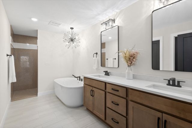 4820 WHISPER CT, Columbia, MO 65203