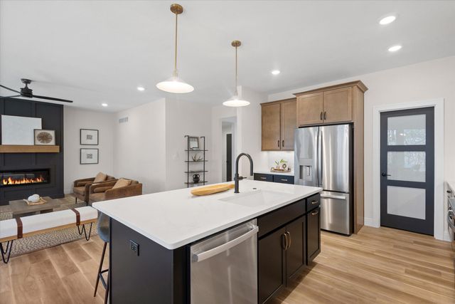 4820 WHISPER CT, Columbia, MO 65203