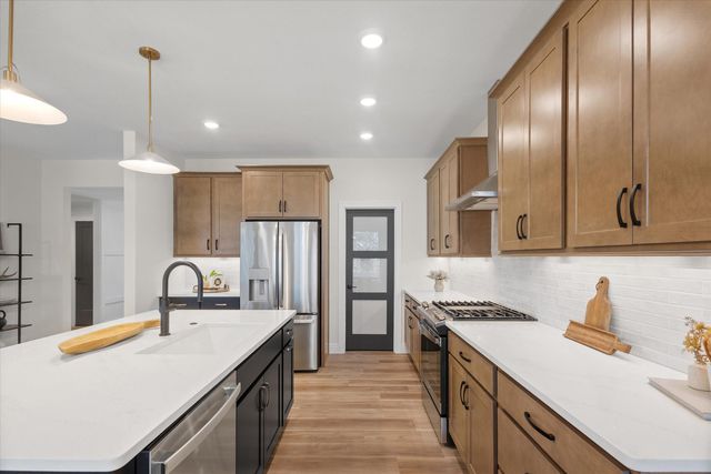 4820 WHISPER CT, Columbia, MO 65203