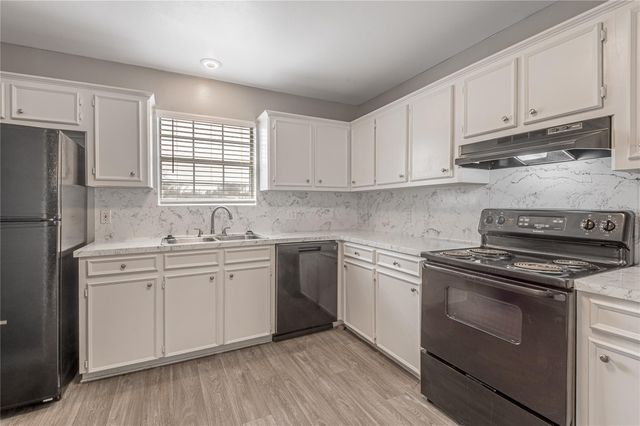 600 Palm Street 16, Huntsville, TX 77340