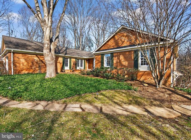 10223 CEDAR POND DR, Vienna, VA 22182