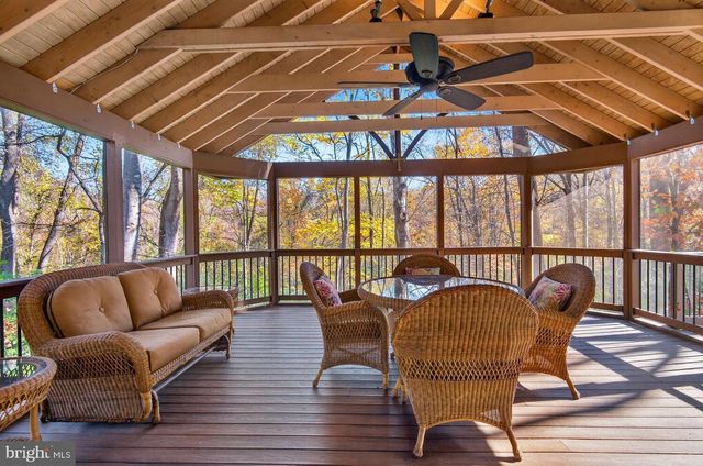 10223 CEDAR POND DR, Vienna, VA 22182