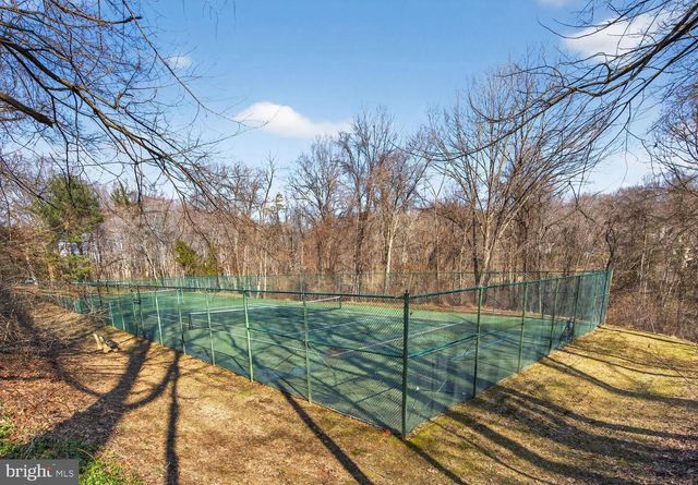 10223 CEDAR POND DR, Vienna, VA 22182