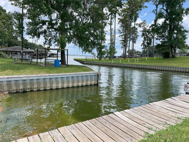 400 Cloverdale, Livingston, TX 77351