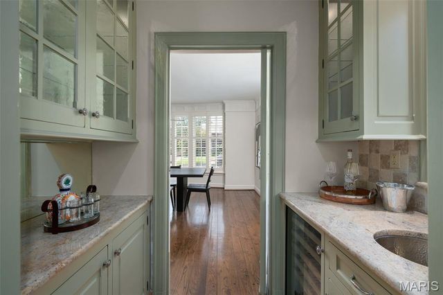 20 Ridgemoor Drive, Clayton, MO 63105