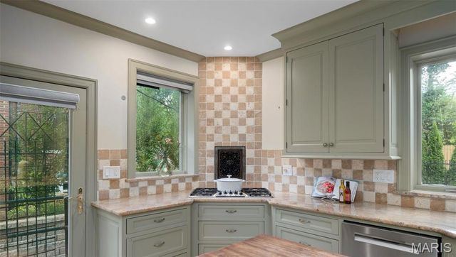 20 Ridgemoor Drive, Clayton, MO 63105