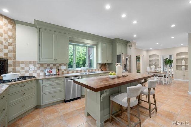 20 Ridgemoor Drive, Clayton, MO 63105