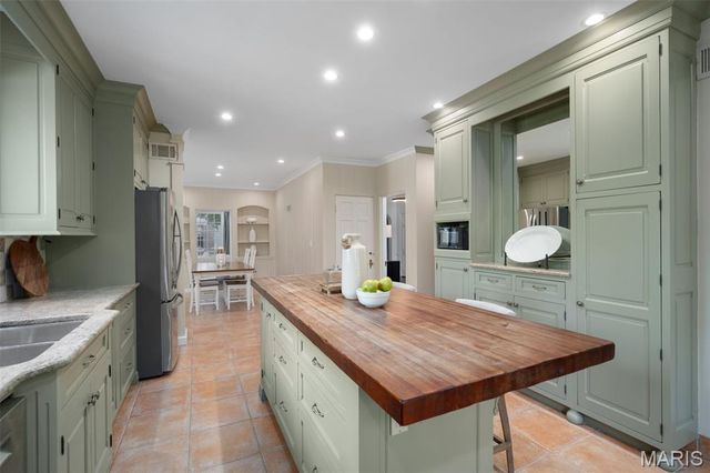 20 Ridgemoor Drive, Clayton, MO 63105