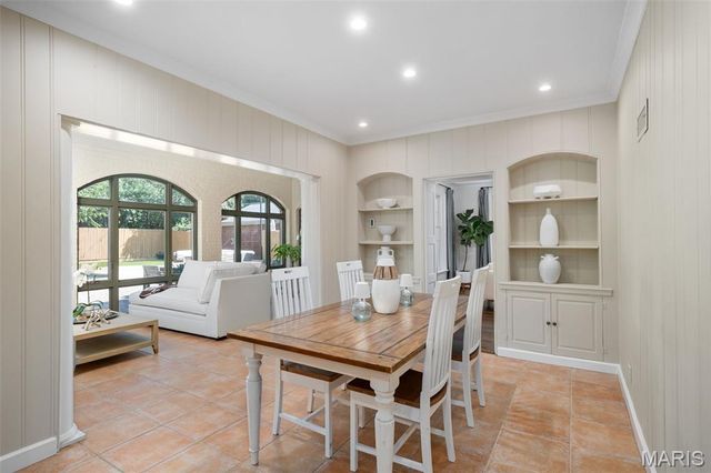 20 Ridgemoor Drive, Clayton, MO 63105